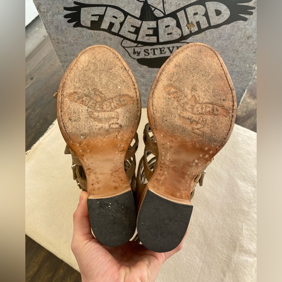 Freebird by Steven Cassandra Heeled Strappy Sandals Distressed Leather W6 Boho - Picture 8 of 15